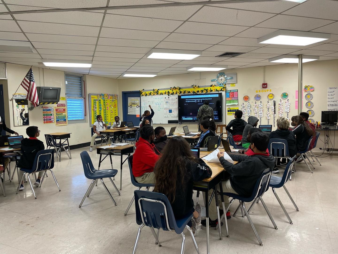 5th grade had a blast collaborating with a partner to review for their topic assessment using Quizizz. Keep working hard mathematicians! 🤩🏅#GoingfortheGoldatKLP #KLProcks @miamisup @mdcpscentralregion @mdcpscommunity @miamischools